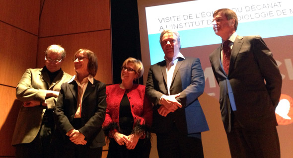 Hélène Boisjoly, doyenne, Daniel Bourbonnais, recherche et innovation scientifique, Josée Dubois, études médicales postdoctorales, Andrée Boucher développement continu des compétences professionnelles, Pierre Bourgouin vice-doyen exécutif et affaires cliniques, Pierre Belhumeur, affaires professorales et Christian Bourdy, études médicales de 1er cycle, participent à la tournée des hôpitaux pour rencontrer les membres de la faculté.